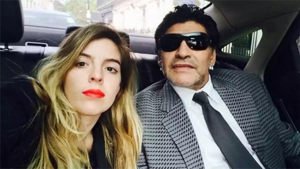 Dalma Maradona junto a su padre