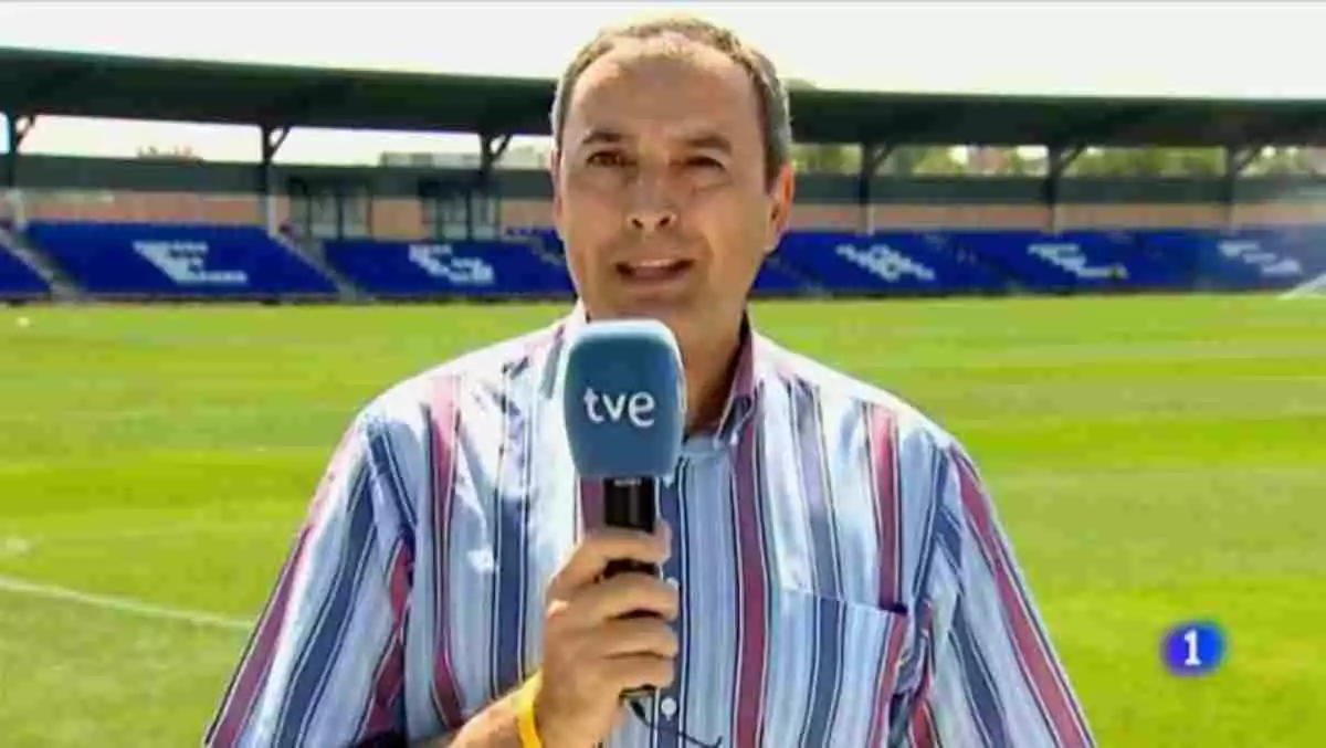 El periodista José Tomás Martínez en una conexión en TVE en el campo del Leganés