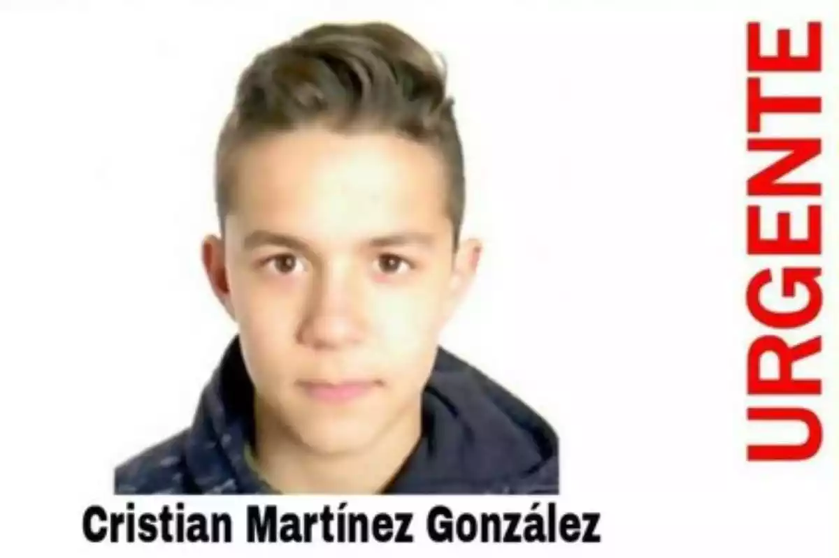 Foto del cartel de alerta de la desaparición de Cristian Martínez, de 13 años