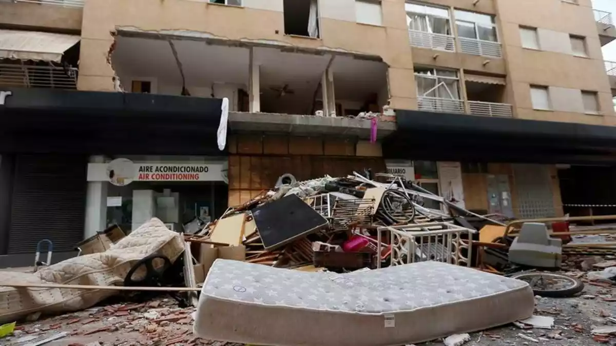 Imagen de los destrozos de la explosión en un edificio en Torrevieja