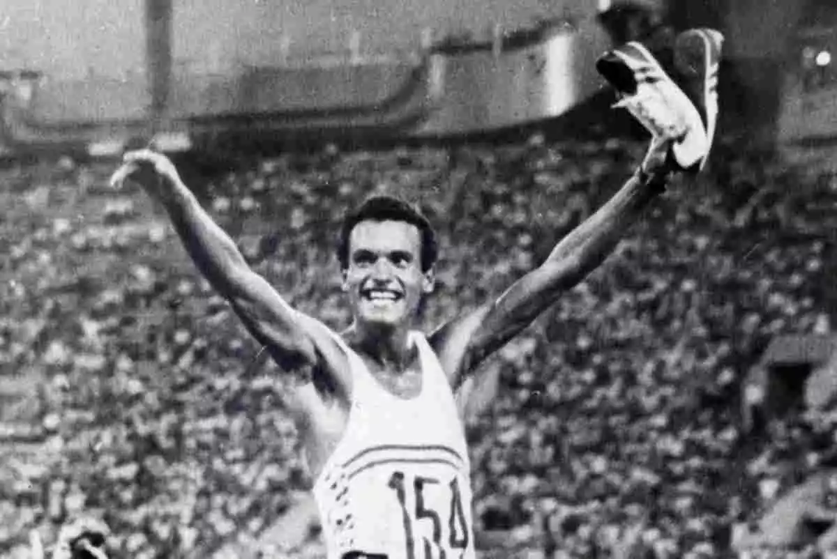 Jordi Llopart, primer medallista español en atletismo, tras ganar una competición