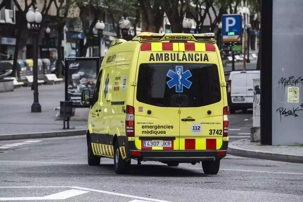 Vista trasera de una ambulancia en Cataluña
