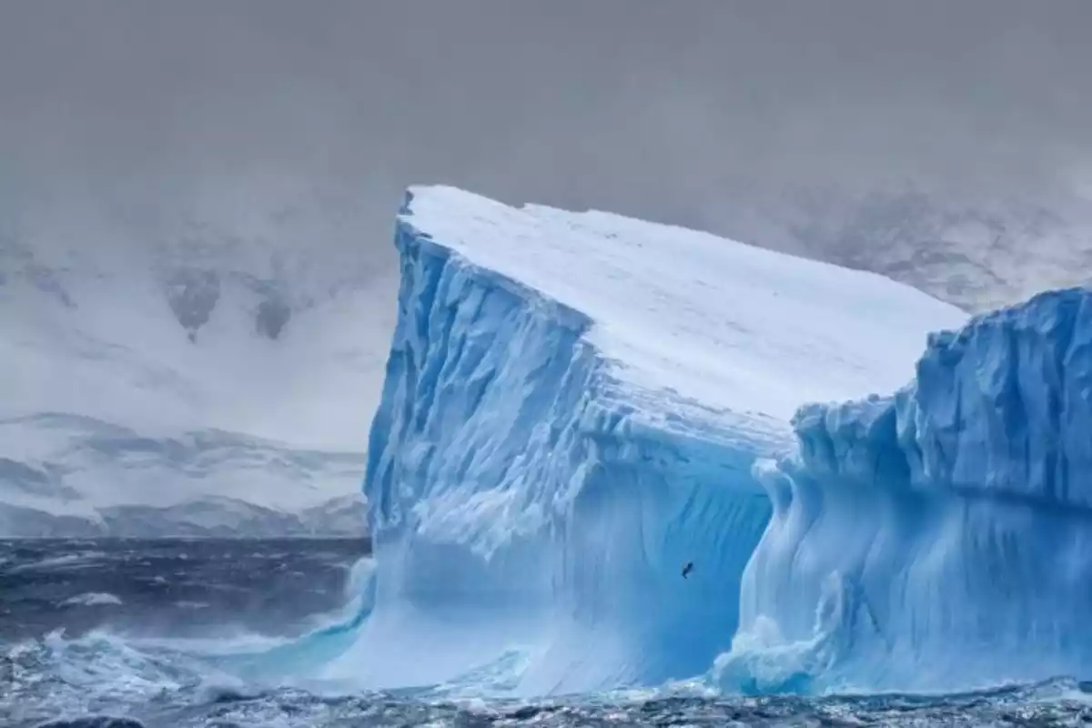 Imagen de un iceberg en el Atlántico sur