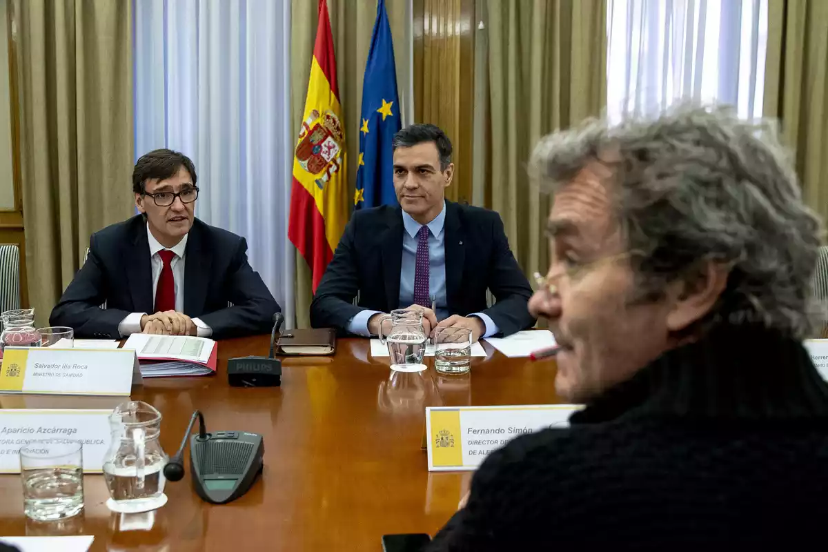 Salvador Illa, Pedro Sánchez y Fernando Simón en una reunión