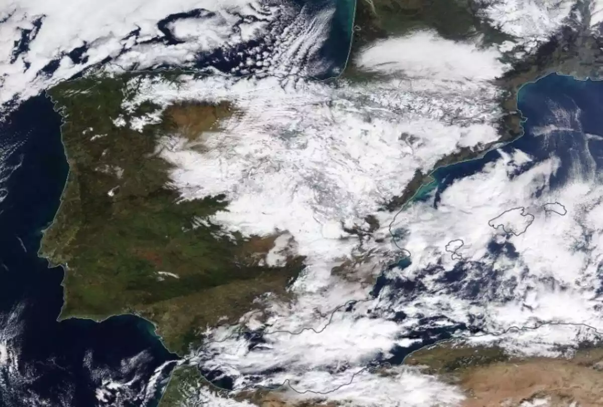 Imagen satélite de media España cubierta de nieve el 11 de enero de 2021