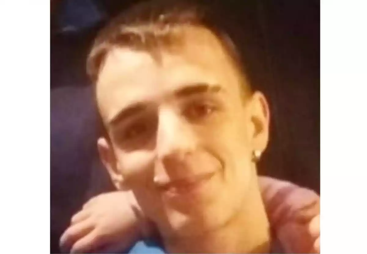 Adrián Tárraga, joven desaparecido de 21 años