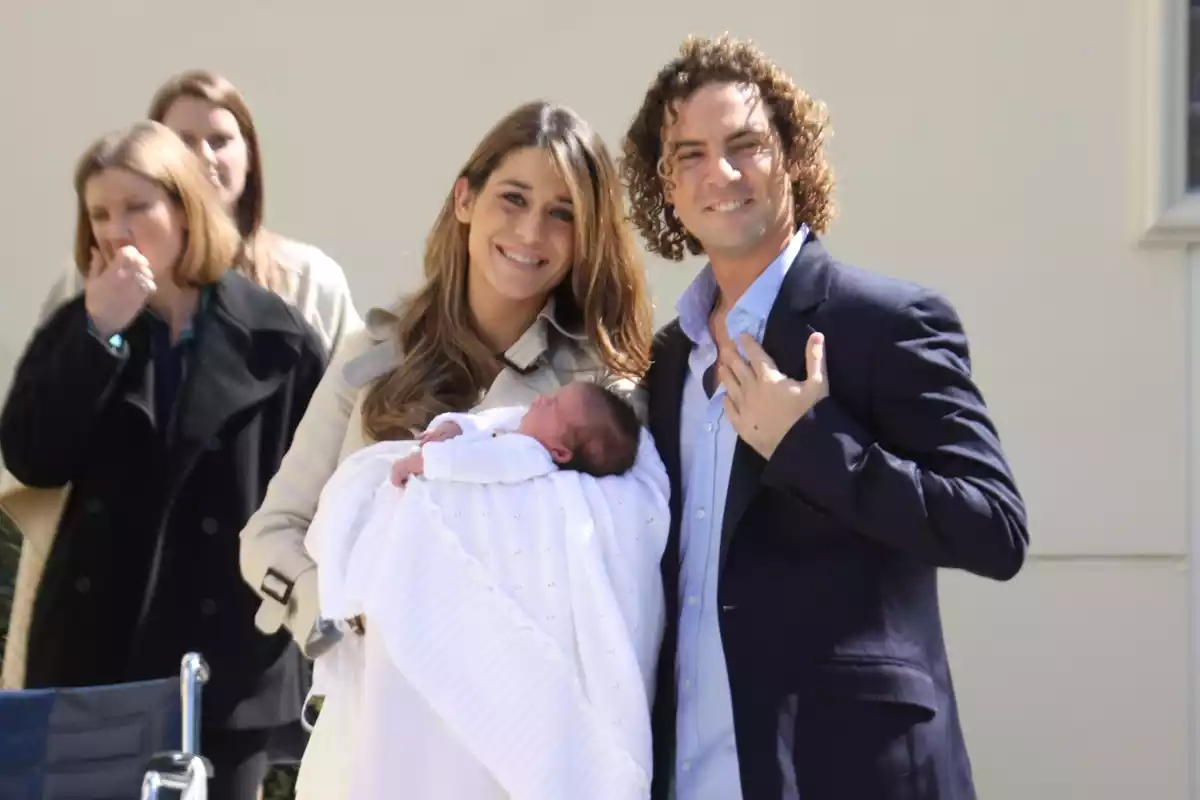 David Bisbal y Elena Tablada con Ella recién nacida