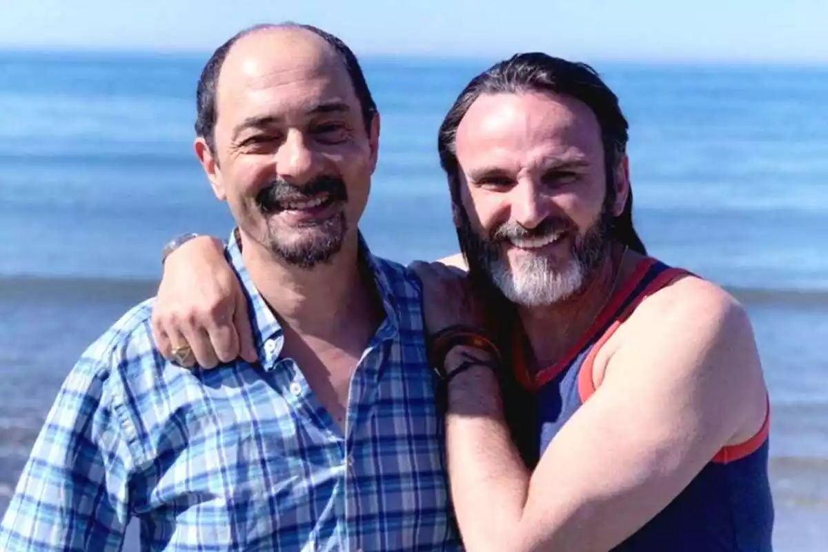 Fernando Tejero y Jordi Sánchez durante un rodaje de 'LQSA' en la playa