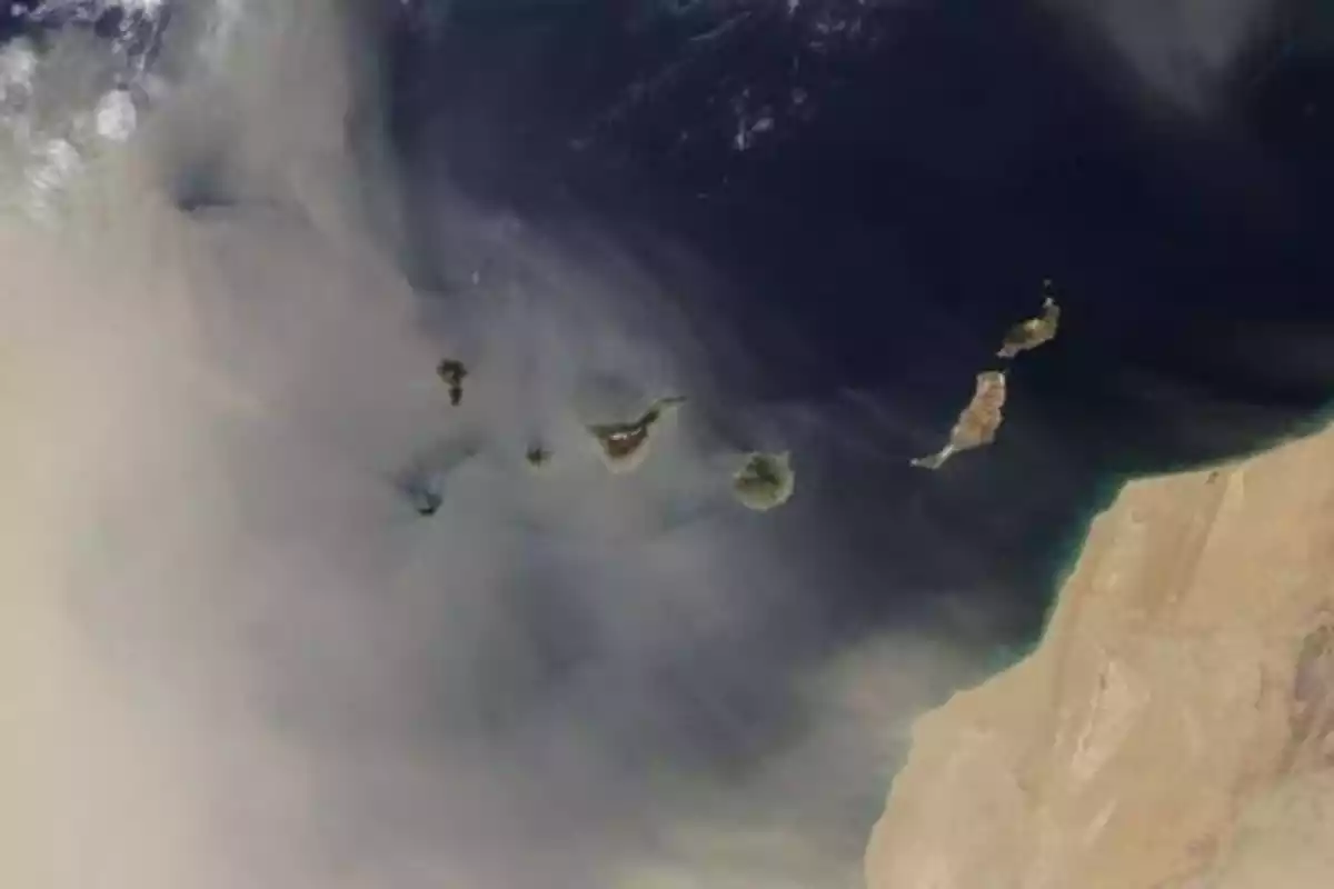 Imagen desde el espacio de la calima en Canarias