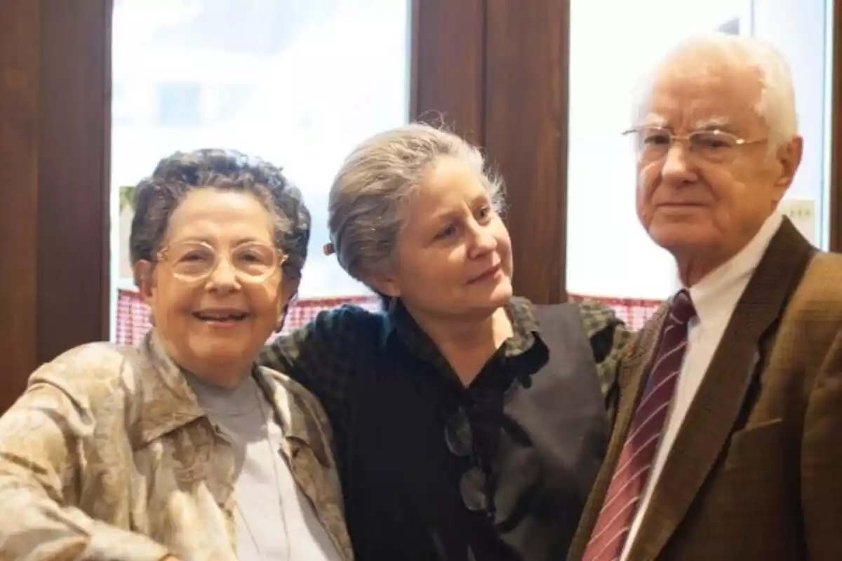 Inés y Pepe antiguos dueños del restaurante Zara junto a su hija Inés