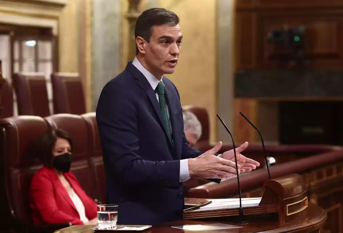 Pedro Sánchez en el estrado del Congreso de los Diputados, el 24/02/2021