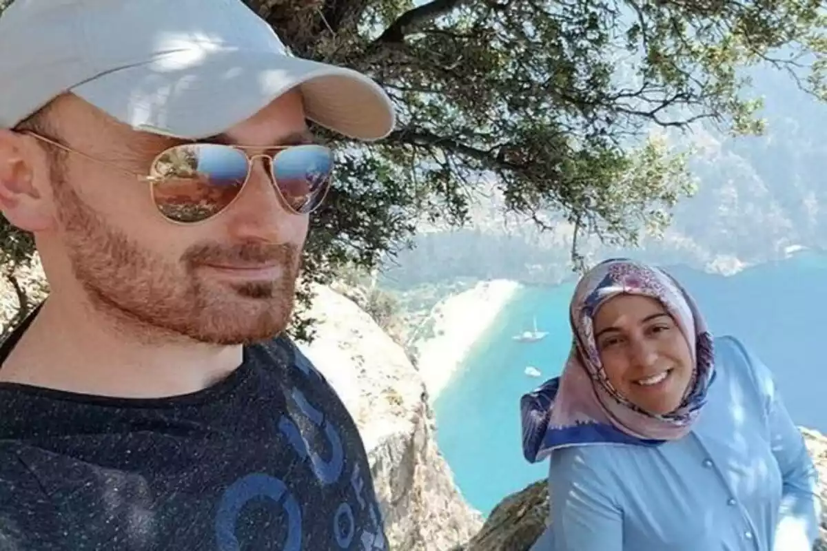 Selfie que se tomaron Hakan y su mujer, Serma, antes de que ella falleciera