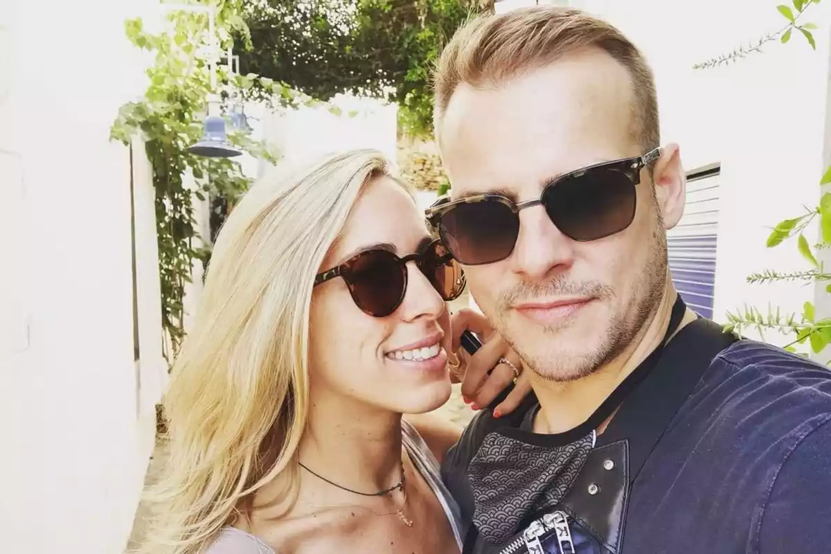 Álex Casademunt y su pareja Judit en una imagen de su Instagram
