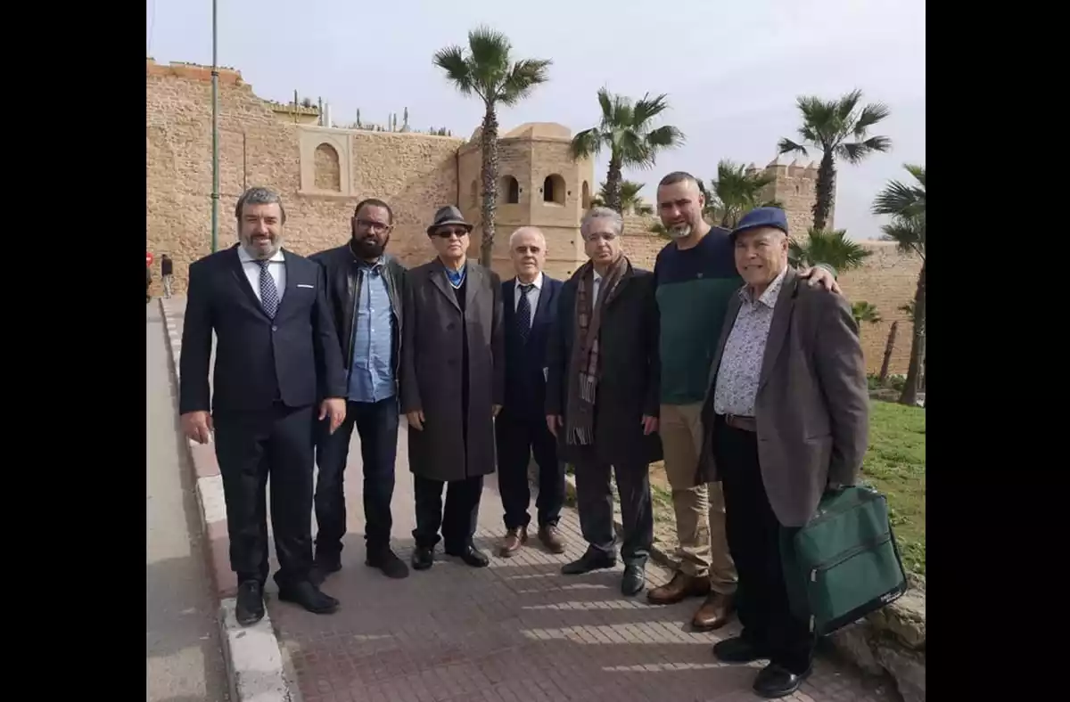 Algunos de los líderes de PRUNE, en Rabat, con representantes de colectivos moriscos