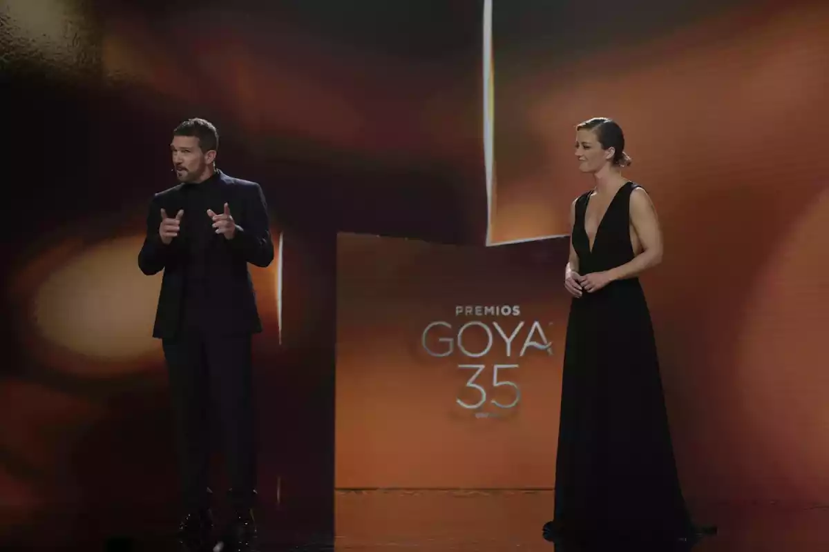 Antonio Banderas y María Casado durante la 35 edición de los premios Goya, en 6 de marzo de 2021