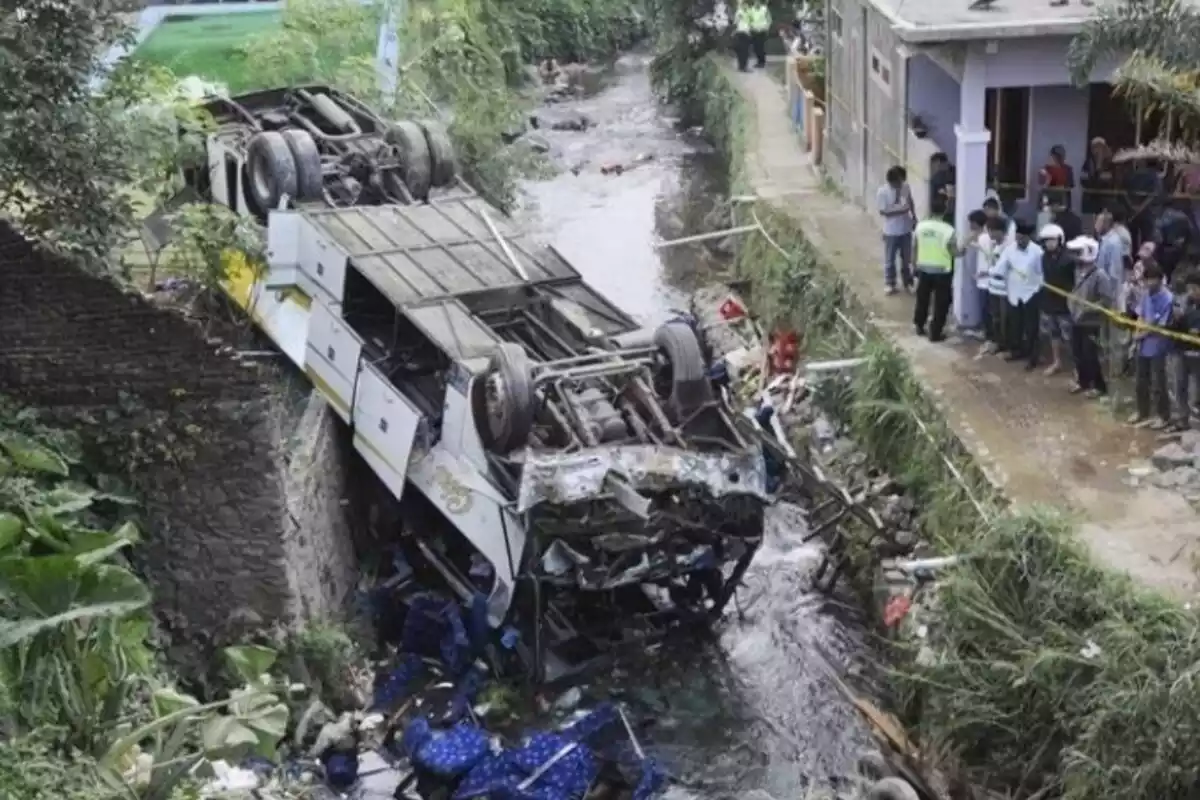 Autobús accidentado en Indonesia