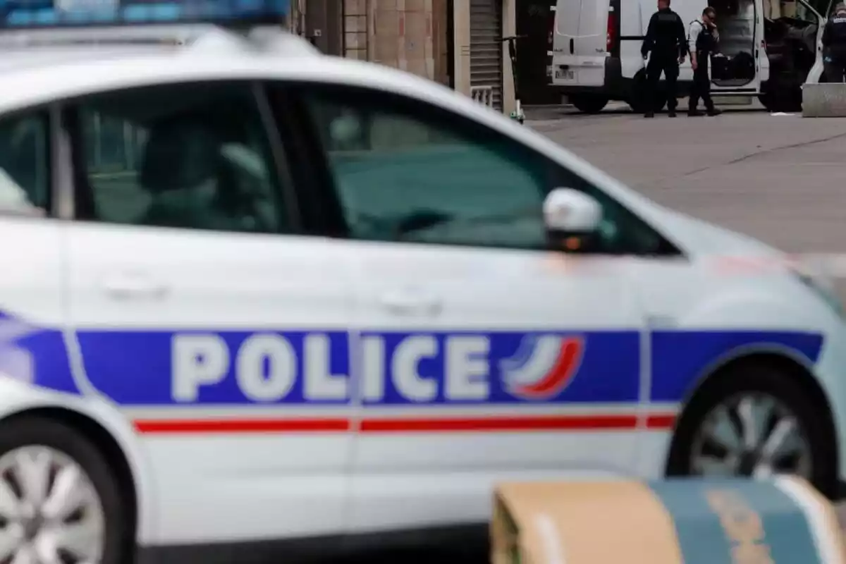 Coche de la policía francesa