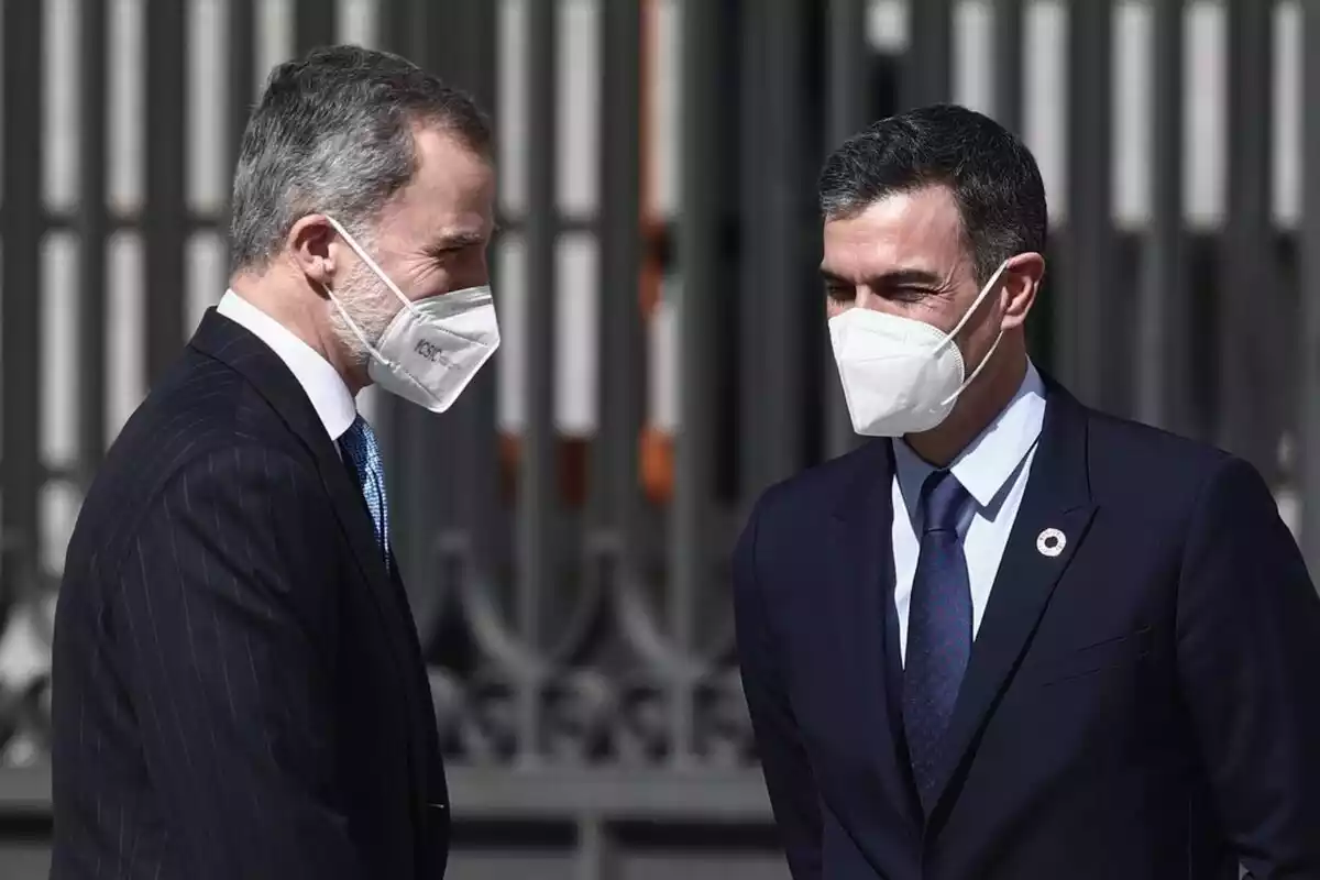El rey Felipe y Pedro Sánchez con mascarilla en Martorell (Barcelona), 05/03/2021