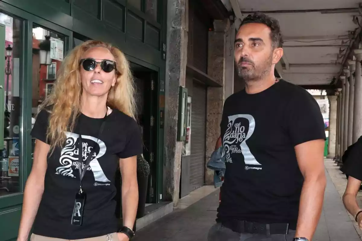 Rocío Carrasco y David Valldeperas en la calle