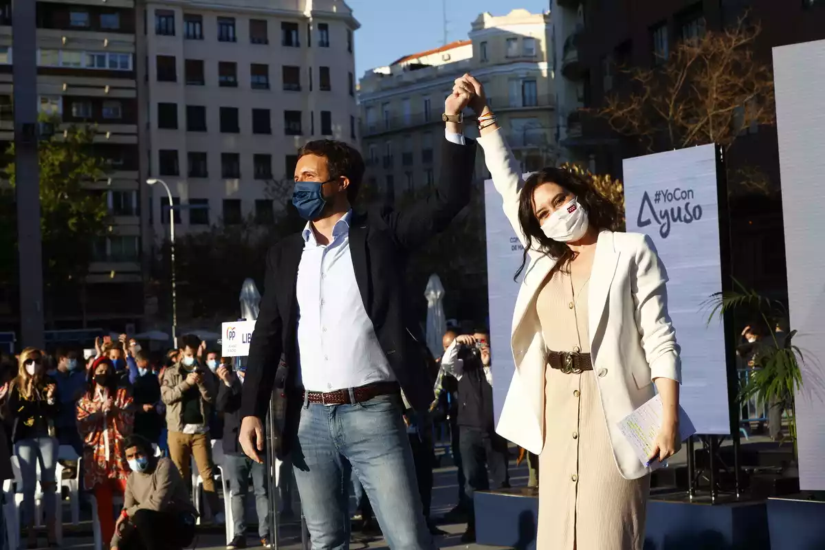 Pablo Casado e Isabel Díaz Ayuso en un mitin en Madrid (17/04/2021).