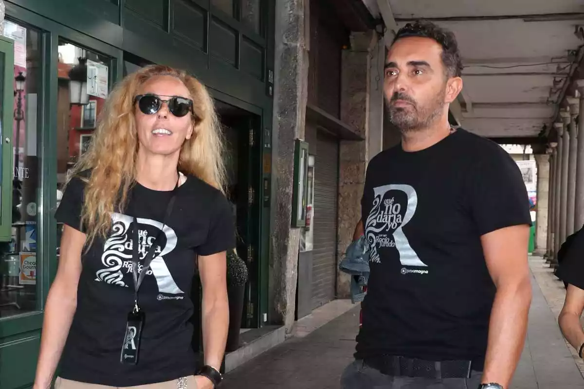 Rocío Carrasco y Fidel Albiac en la calle
