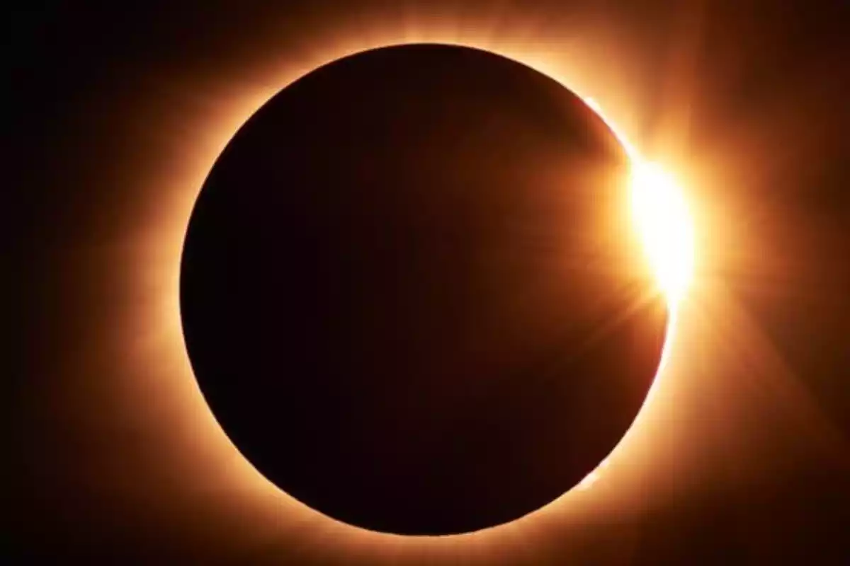 Imagen de un eclipse de Sol