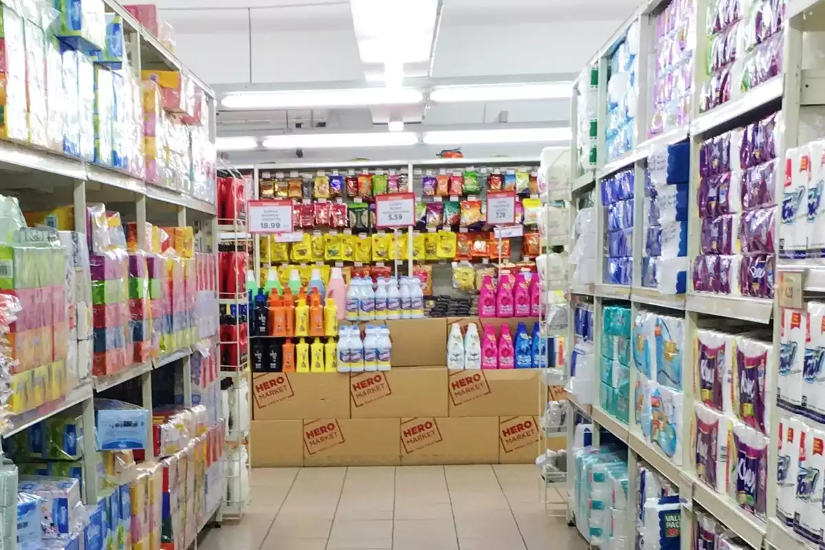 Imagen de las estanterías de un supermercado
