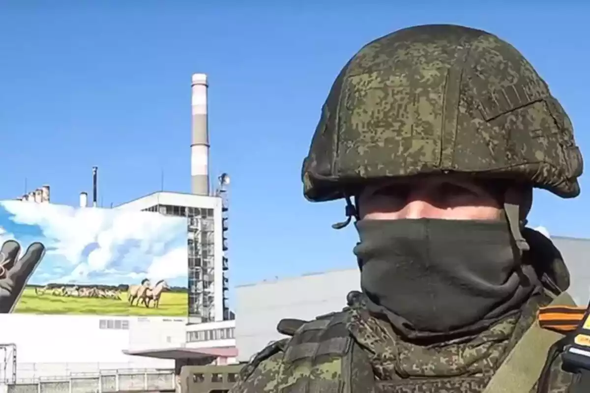 Foto de un soldado ruso en Chernobil