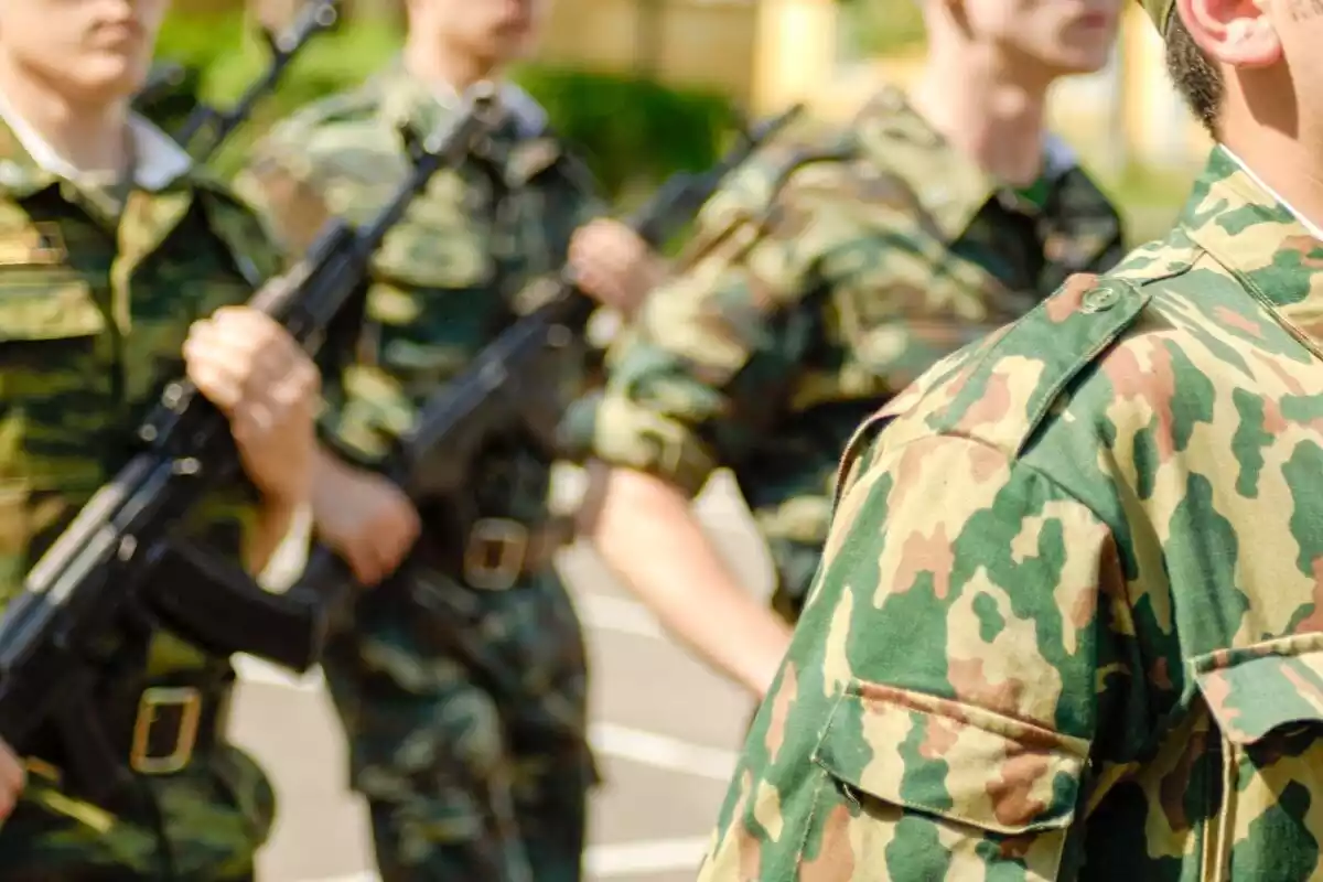 Foto de varios soldados rusos armados