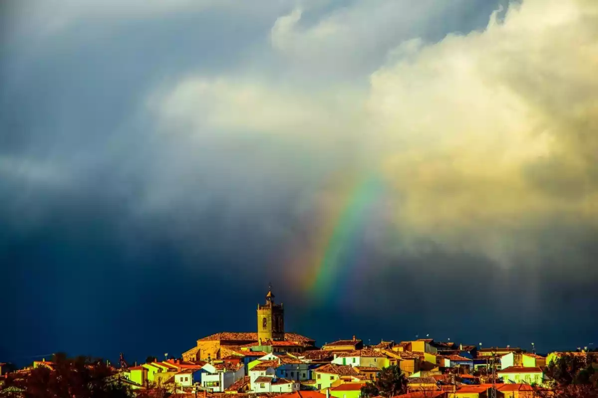 Imagen de un arcoríris en España