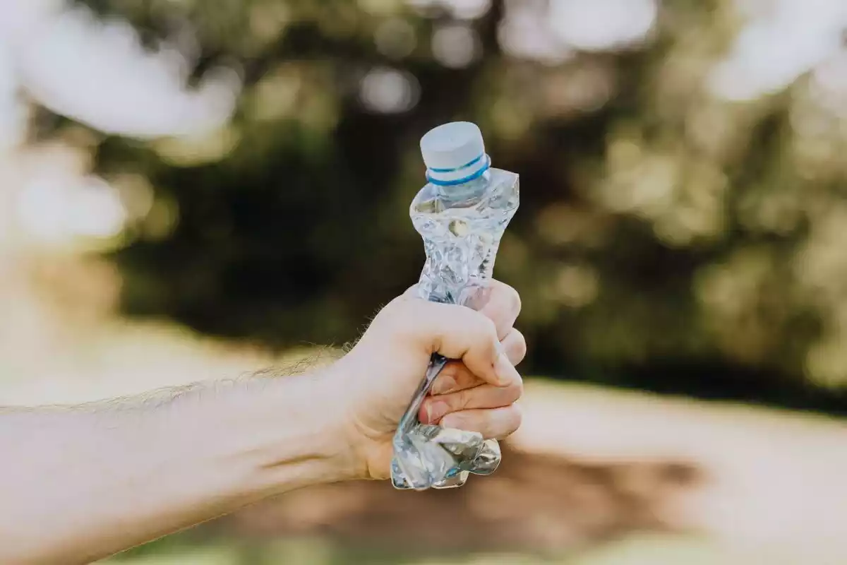 Las botellas de plástico reutilizables podrían ser más peligrosas de lo que piensas