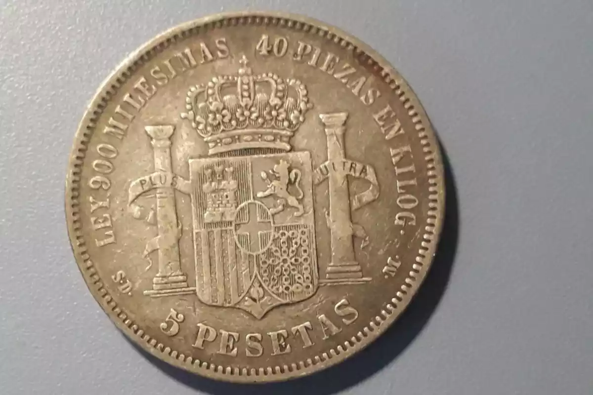 Una moneda de 5 pesetas