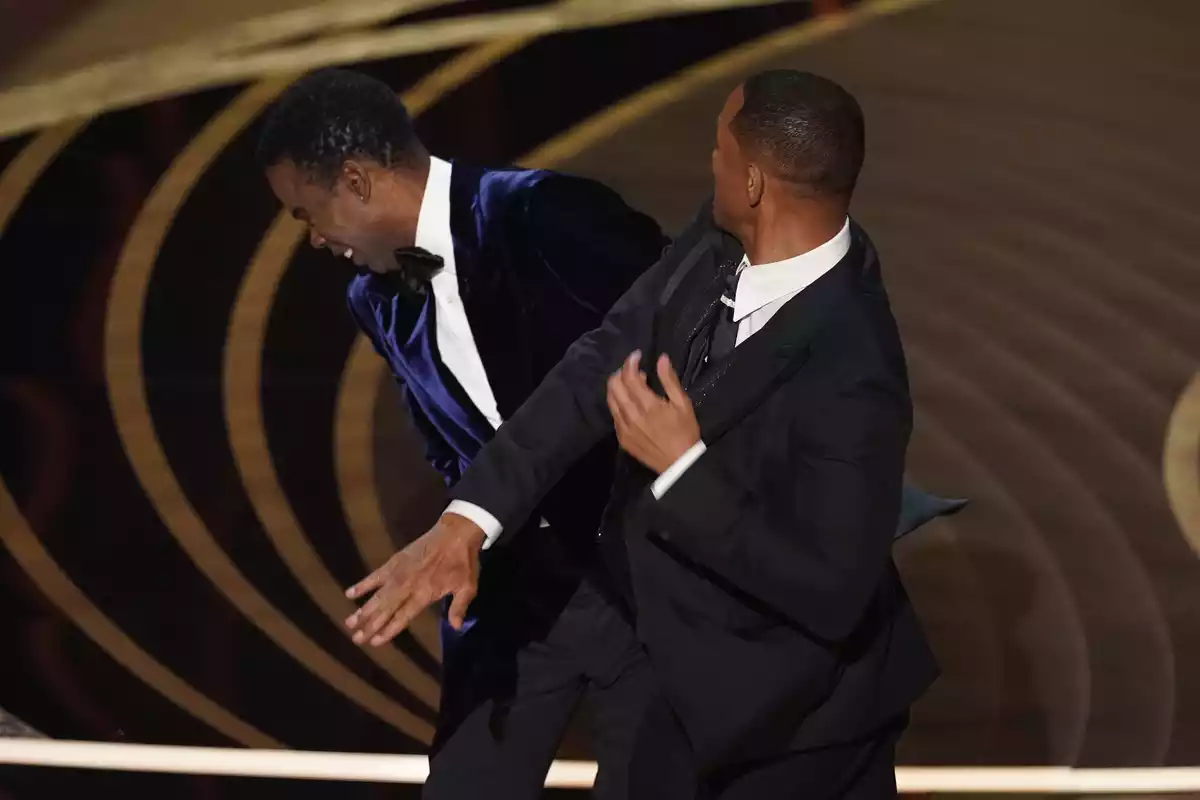Will Smith agrede a Chris Rock en la gala de los Oscar 2022