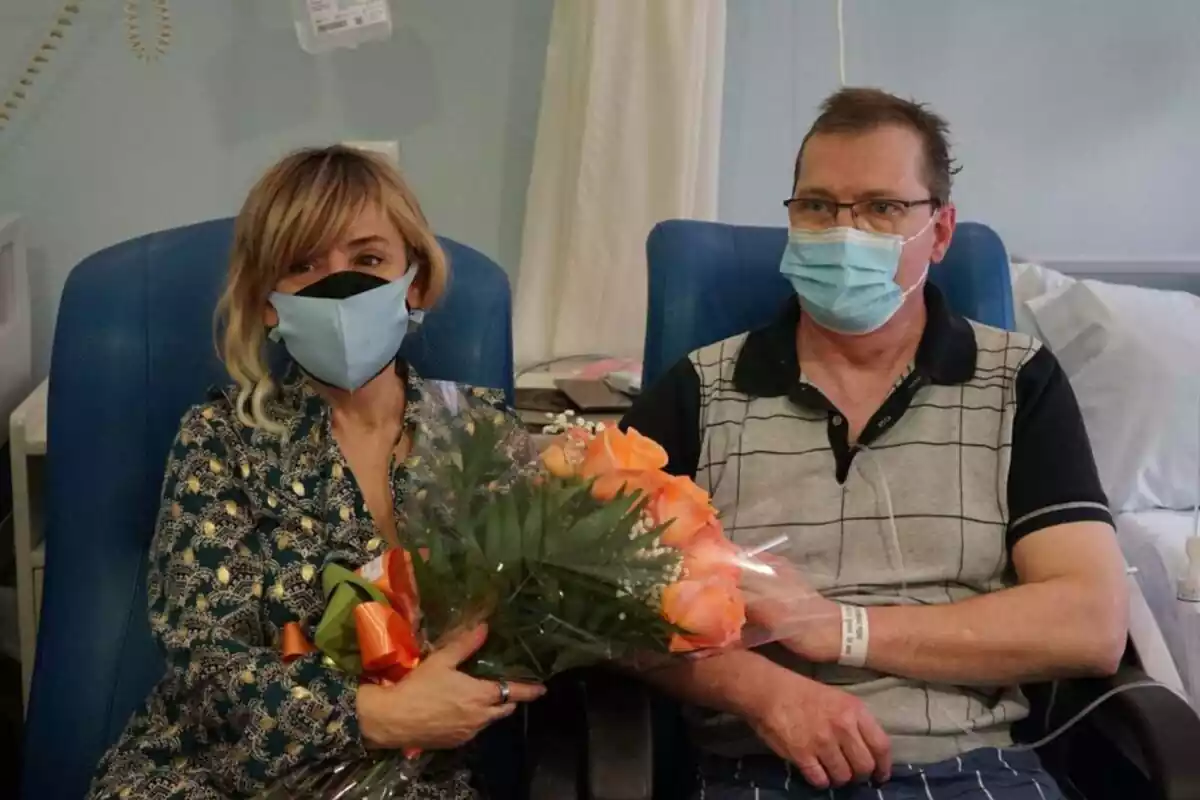 Mari Luz y Pedro en la habitación del hospital