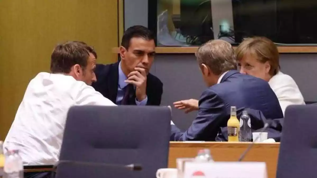 Foto de archivo de una reunión entre Sánchez, Macron, Merkel y Tusk en 2019