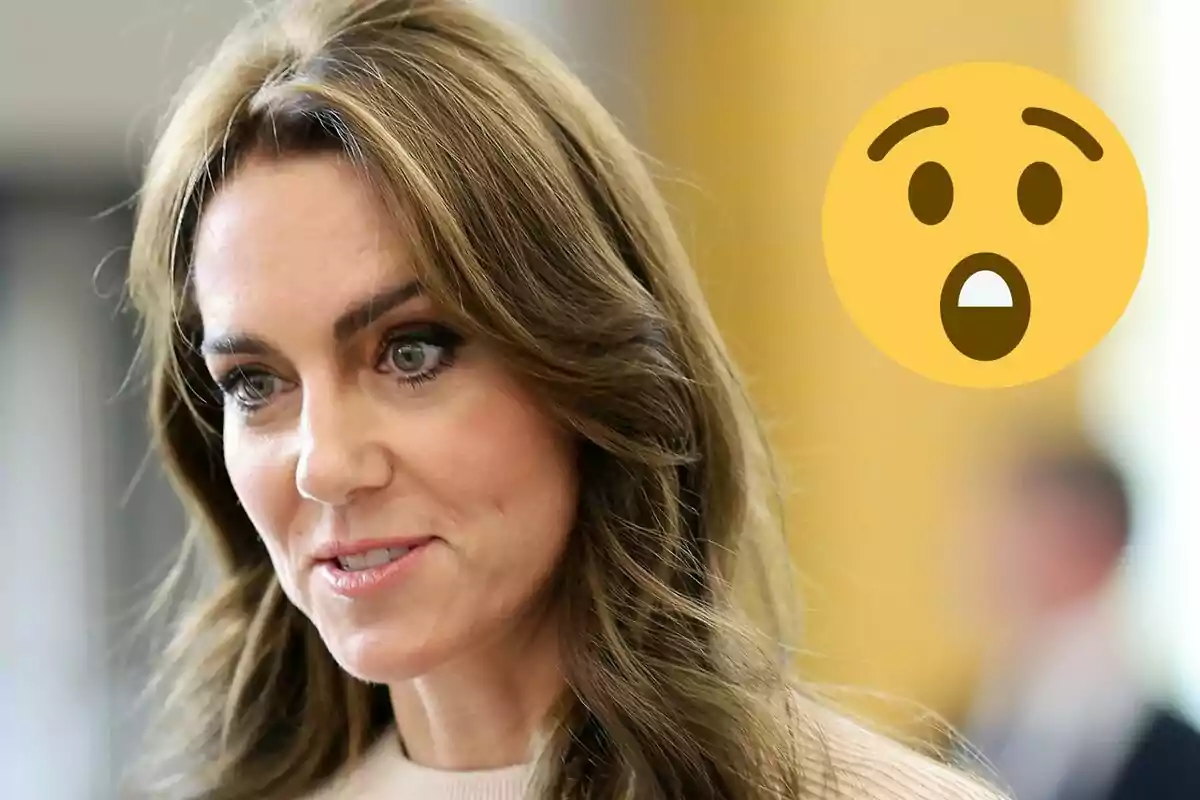 Kate Middleton con expresión seria junto a un emoji de cara sorprendida. Kate Middleton con expresión seria junto a un emoji de cara sorprendida.