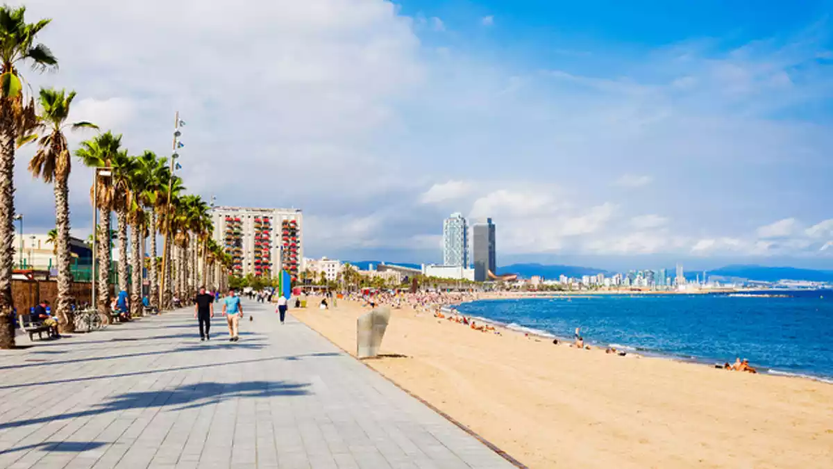 Fotografía de una playa en la ciudad de Barcelona