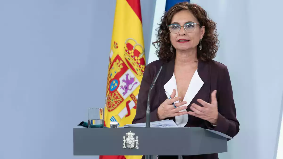La ministra María Jesús Montero en Roda de premsa el 7 d'abril de 2020